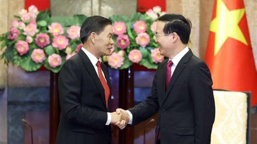 President receives leader of Lao Front for National Construction